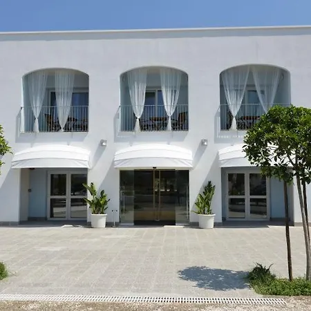 Nicotel Ostuni Каровиньо